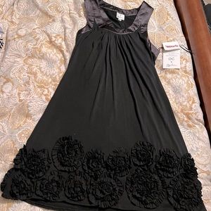 Gorgeous Oleg Cassini, Black dress with Flower detail.